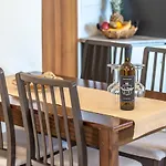 Aloisio's Estate 아파트